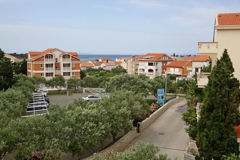Apartments Jasmina Novalja Exterior foto